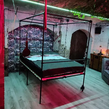 Useme Bdsm - Uwolnij Pragnienia بوزنان