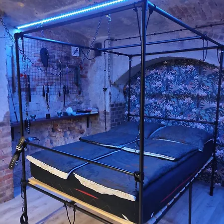 Apartment Useme Bdsm - Uwolnij Pragnienia